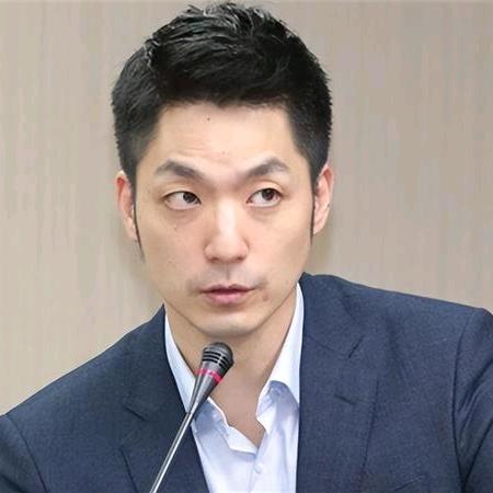 蒋万安对自己曾祖父的事都可以如此轻描淡写，试问还可以对他寄什么希望么？

近些年