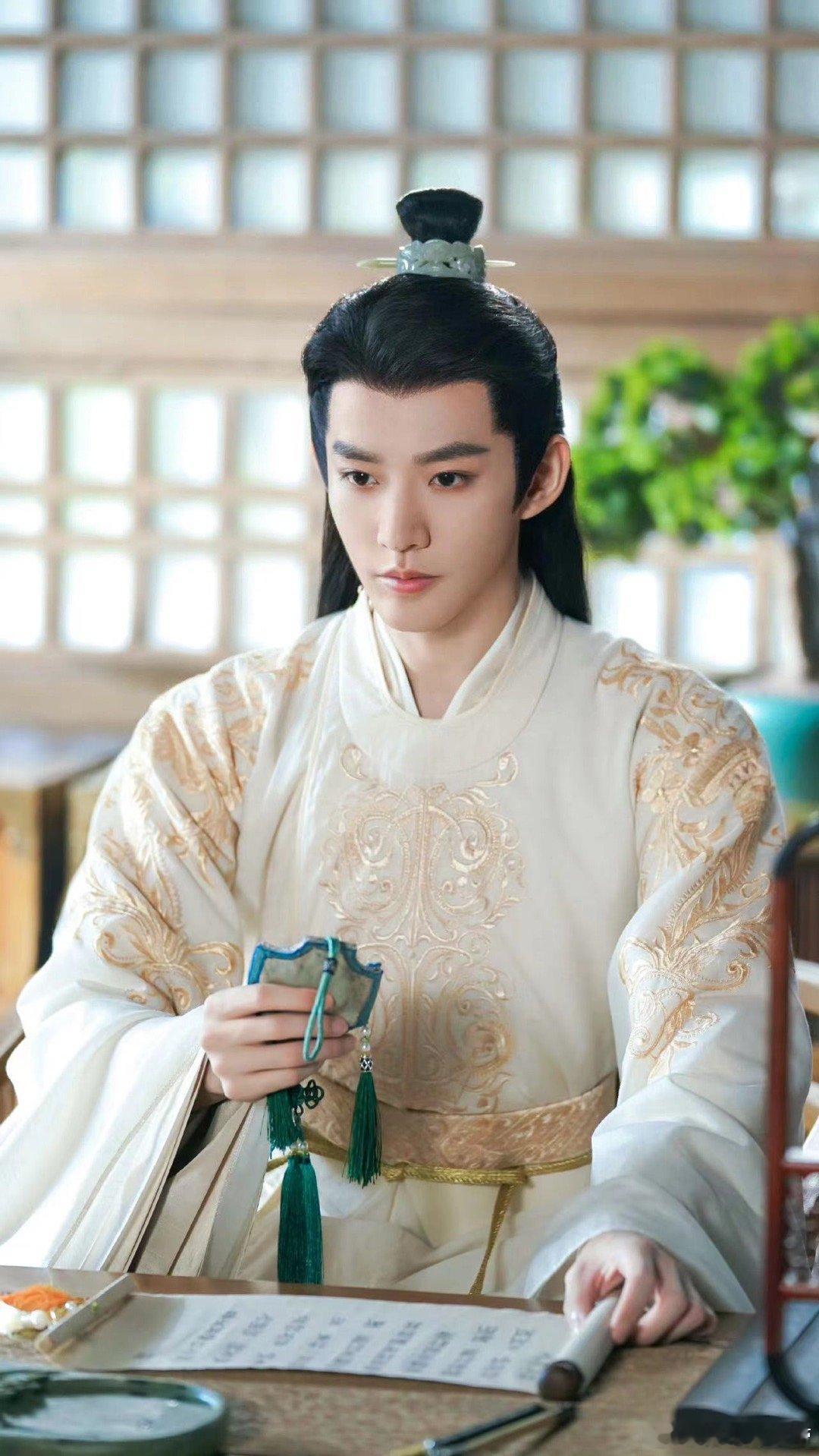#涂山璟沦为背景板# 涂山璟我是你全家的仆人真的是很心疼啊啊啊，也不知道是什么烂