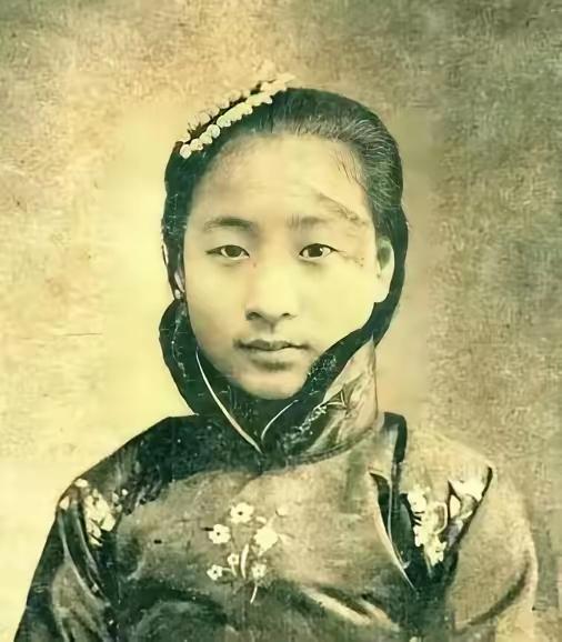 1950年，沈阳锅炉工娶了一位“好吃懒做”的媳妇，梅兰芳得知后亲自宴请，原来，这