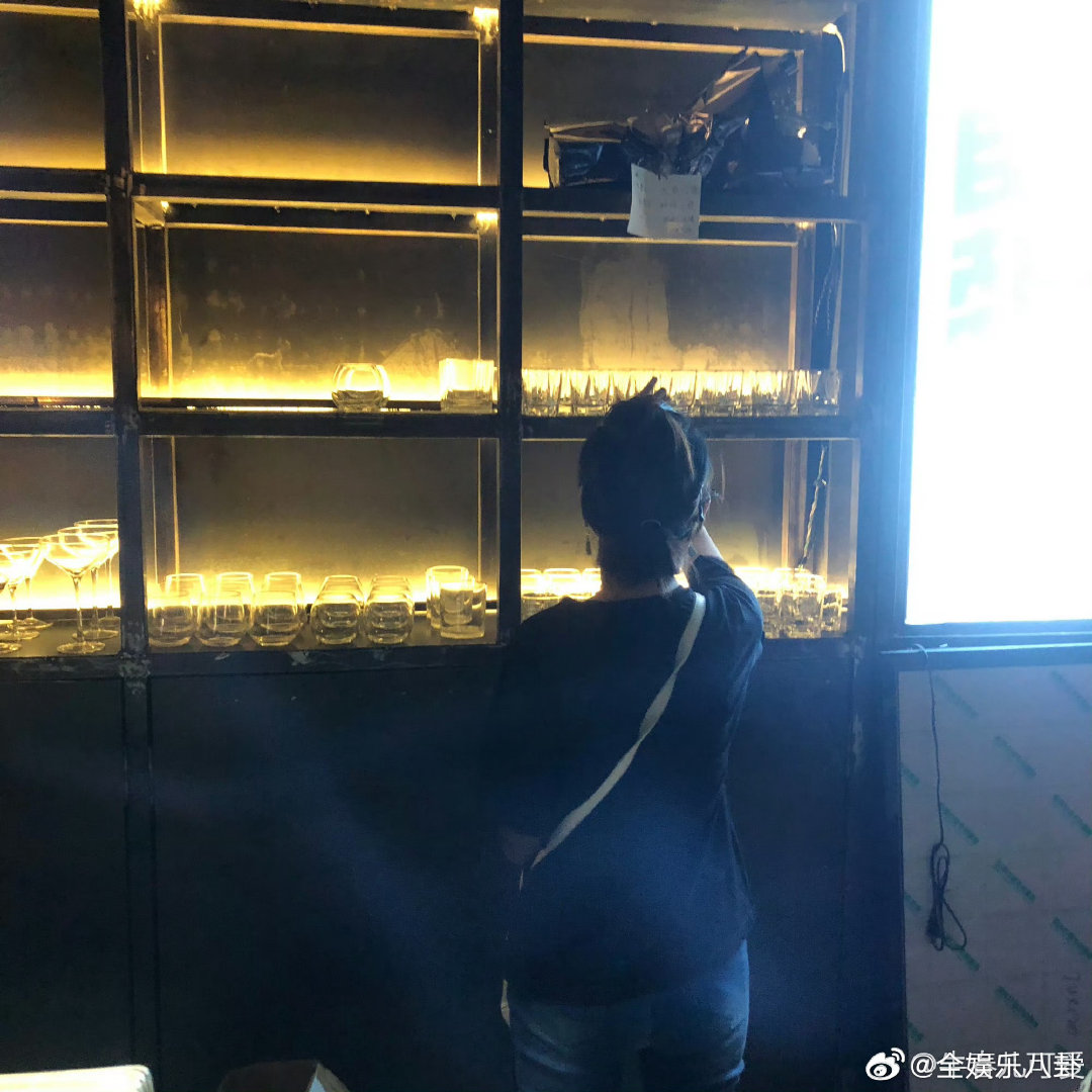 范玮琪请粉丝喝奶茶范玮琪连续两天投喂粉丝连续两天为粉丝送上暖心奶茶，温柔藏在细节