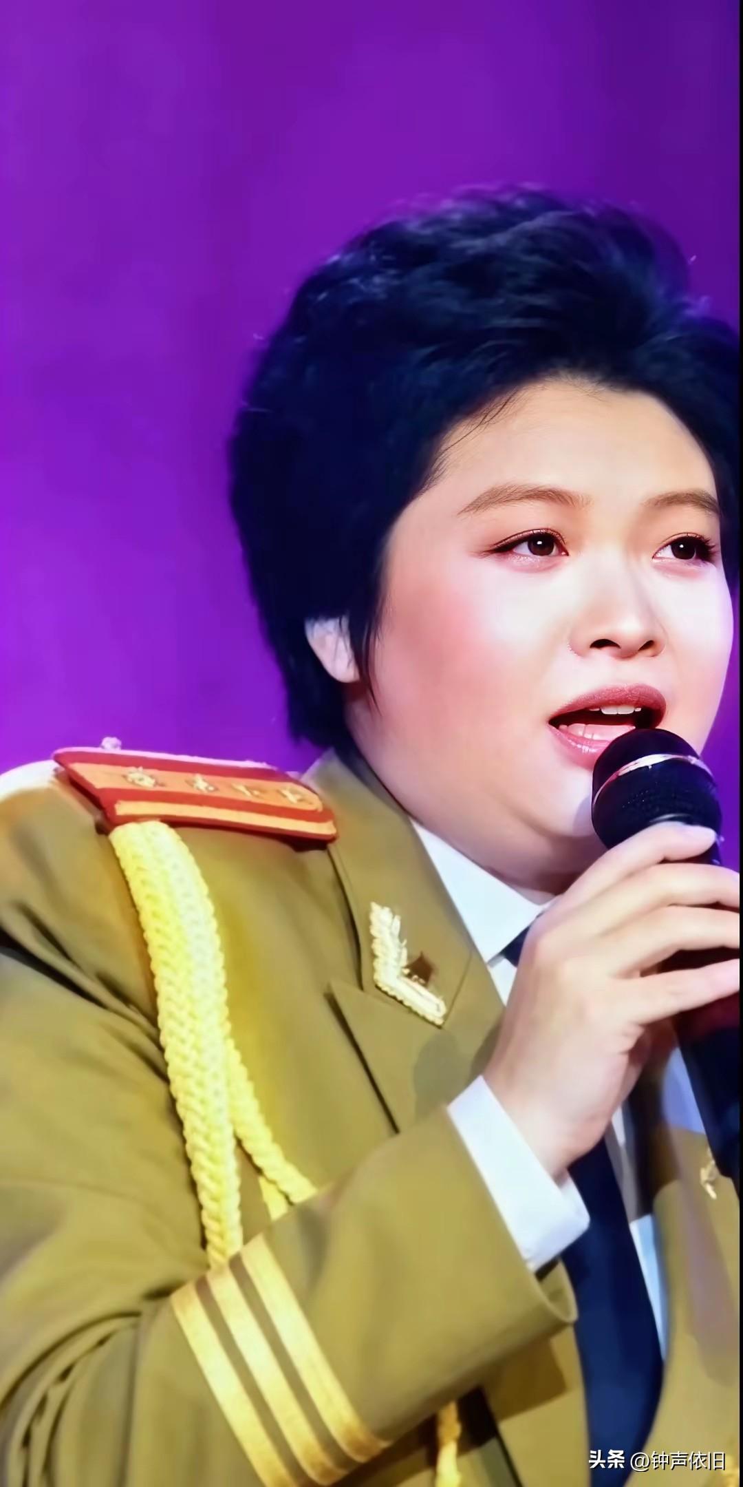 岁月是一把杀猪刀。前面两张是韩红二十多岁时的照片，后面两张是现时的。
年轻的的韩