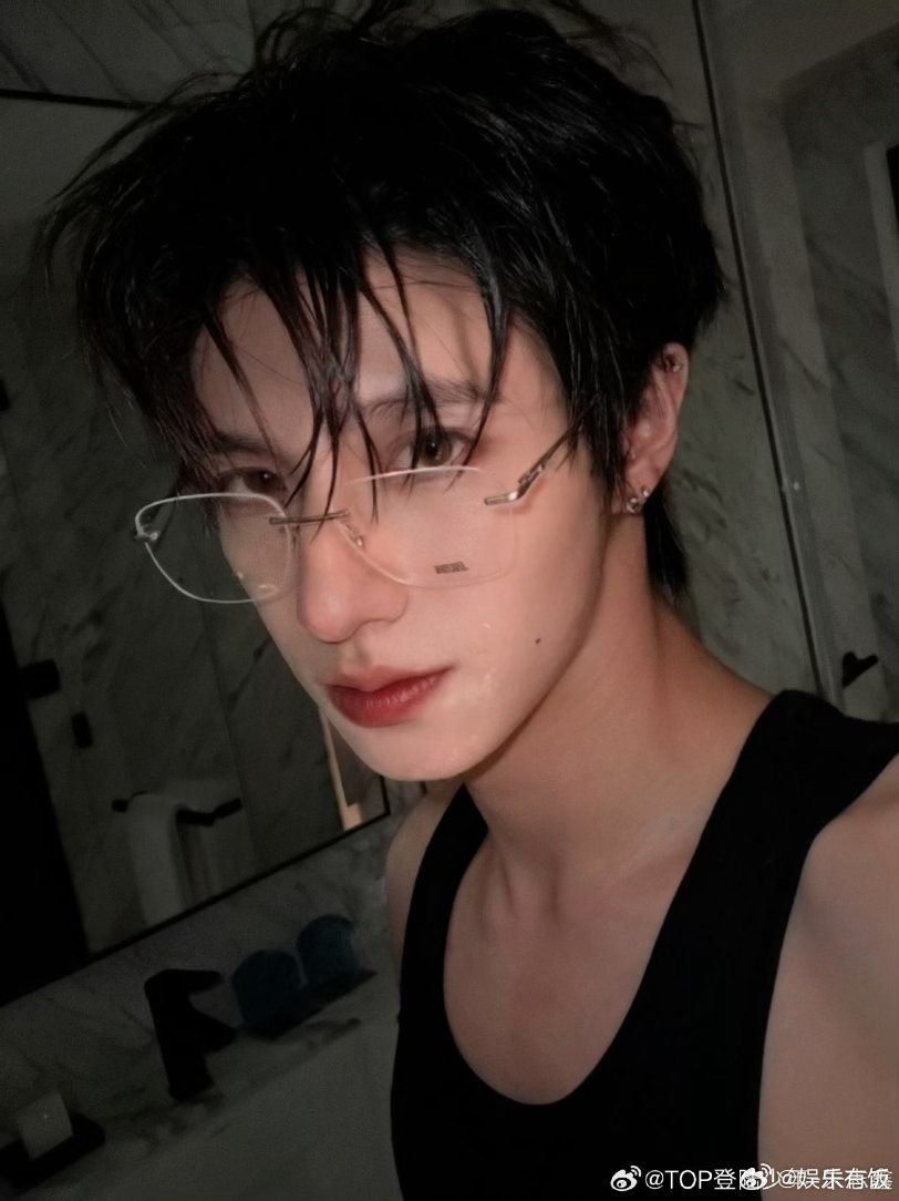 朱志鑫上完舞蹈课还要健身 今日份运动量超超超超🈵，空降超话表示上完舞蹈课还要健