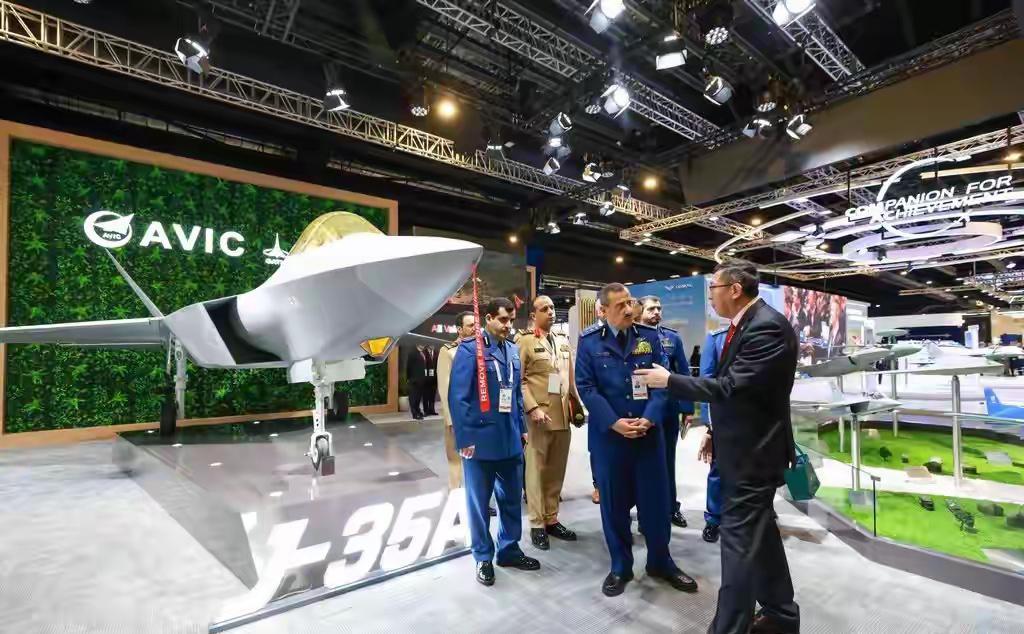 前脚刚把1.3万人的全副中式装备部队浩浩荡荡开进沙特的沙漠腹地，后脚巴基斯坦媒体