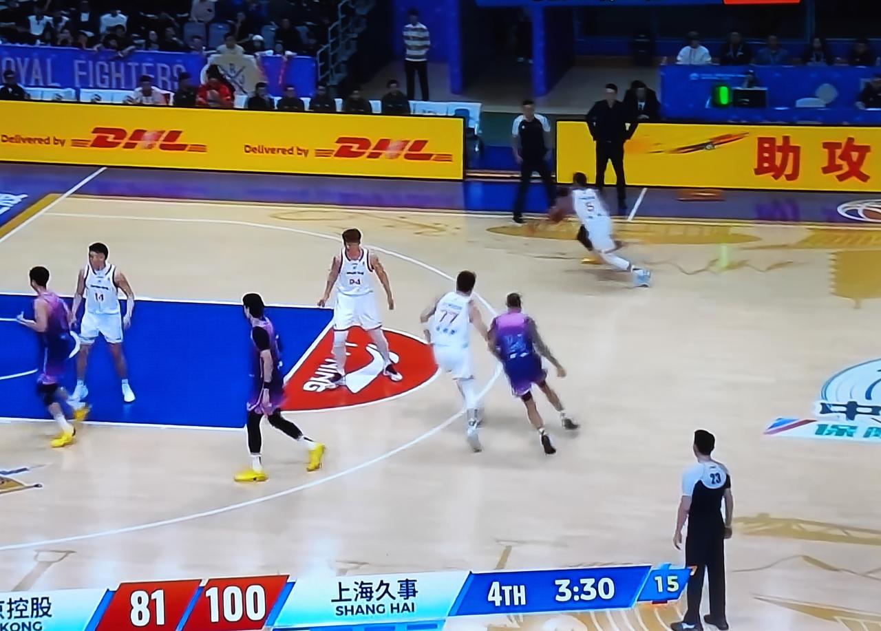 CBA常规赛第二轮，上海对北控，105:92轻松拿下第二战，不得不说上海的实力不