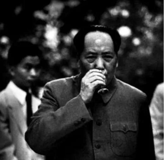 毛主席在中南海去世以后，发生了一件怪事，秘书以及工作人员表示，以前从来没有发生过