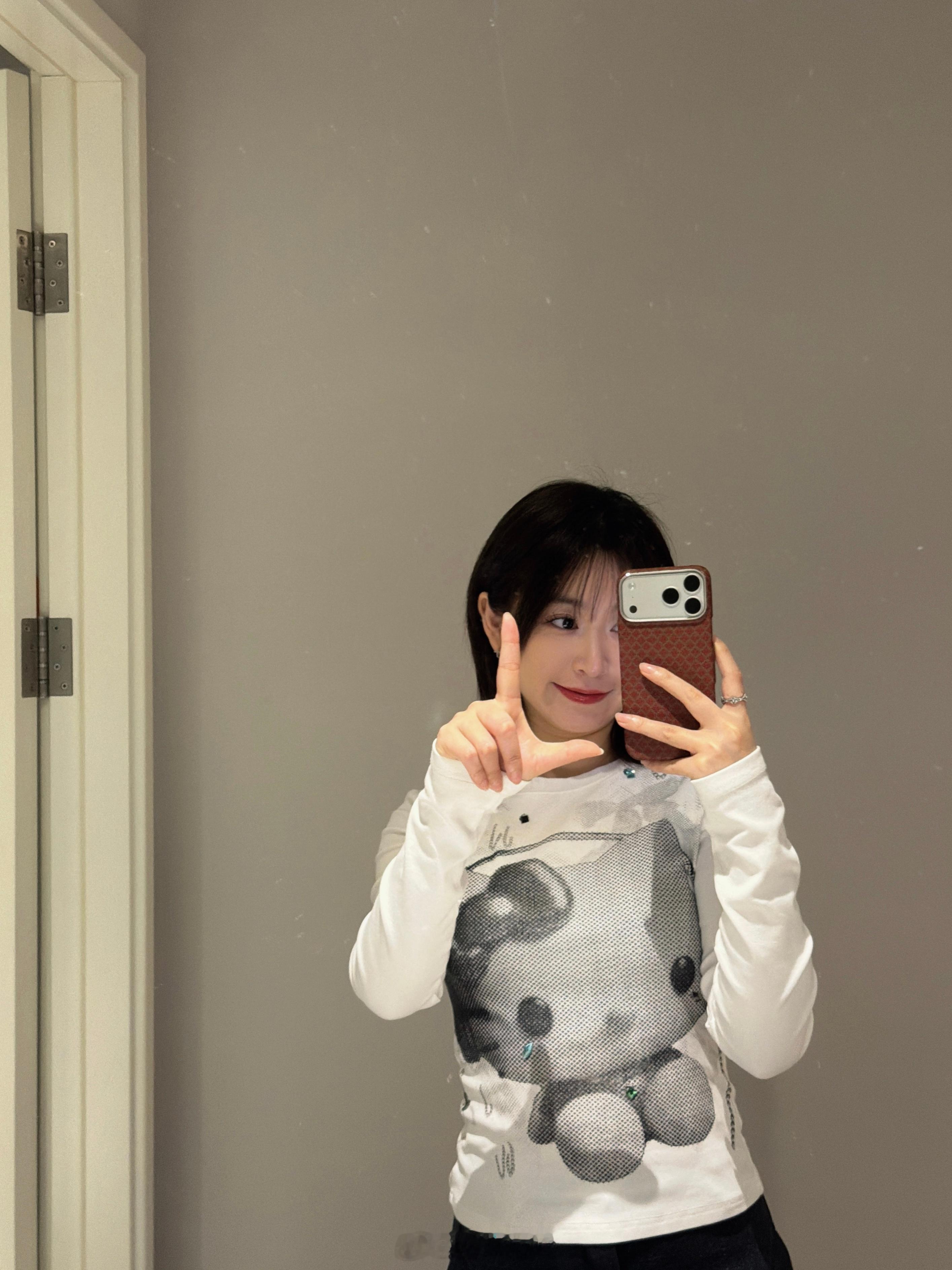 回酒店越看越不习惯……感觉有刘海最强烈的感觉就是显小？理发师说气质和年轻两种感觉