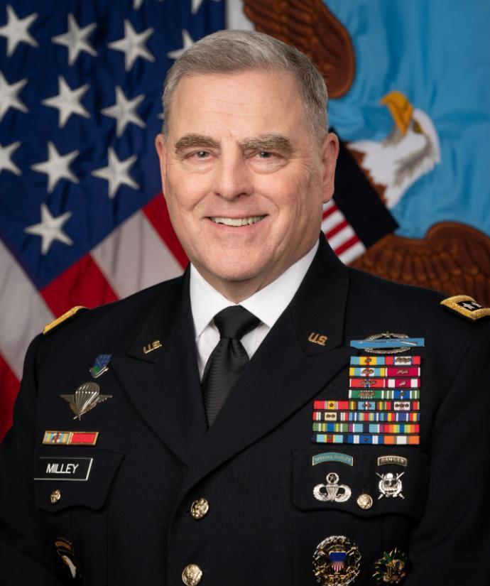 美国前最高指挥官米利直言不讳的说：中国想发展科技，就是美国的敌人。
 
他的这番