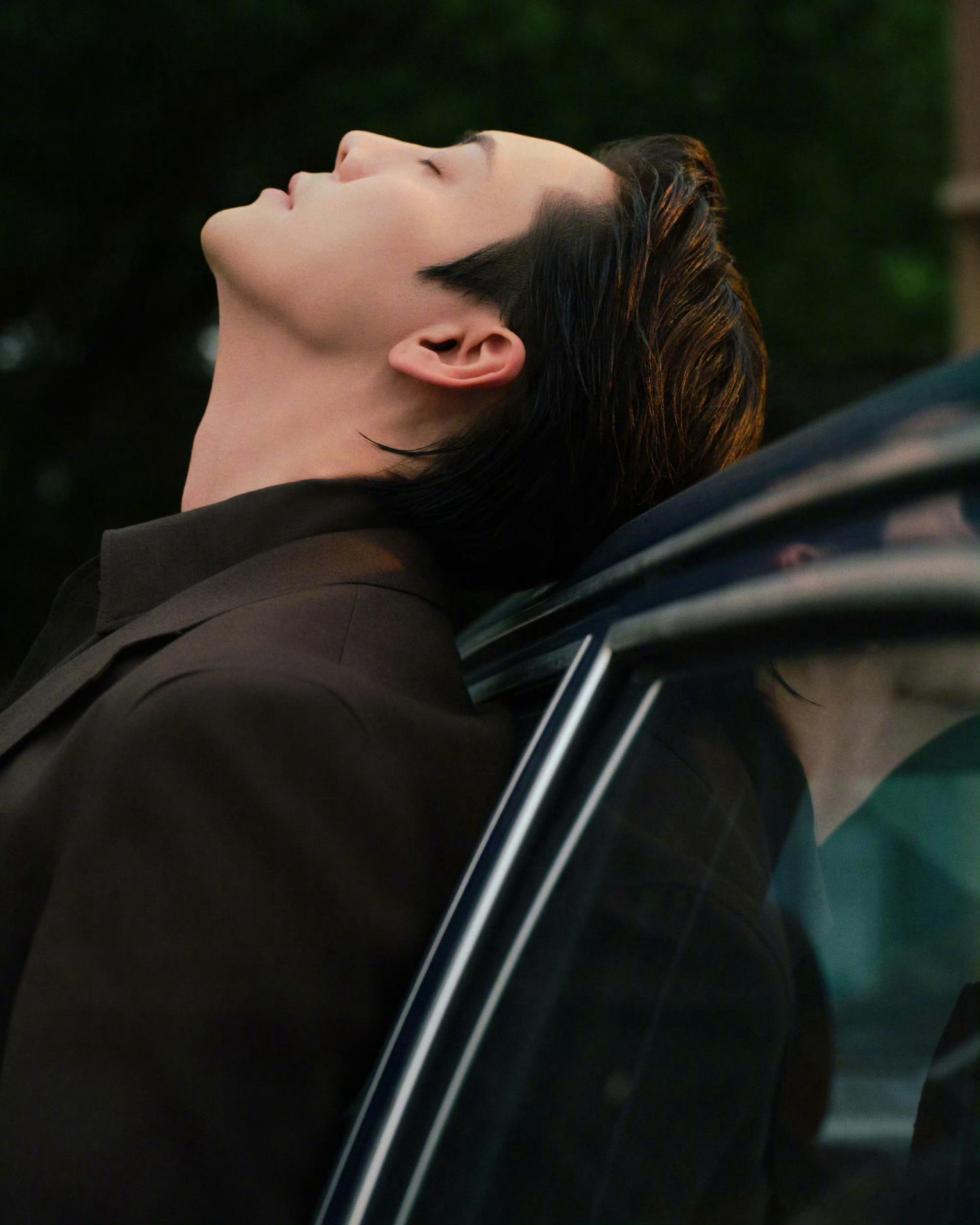 陈伟霆第一次收到父亲节礼物 恭喜陈伟霆第一次收到父亲节礼物。感觉陈伟霆花期好长，