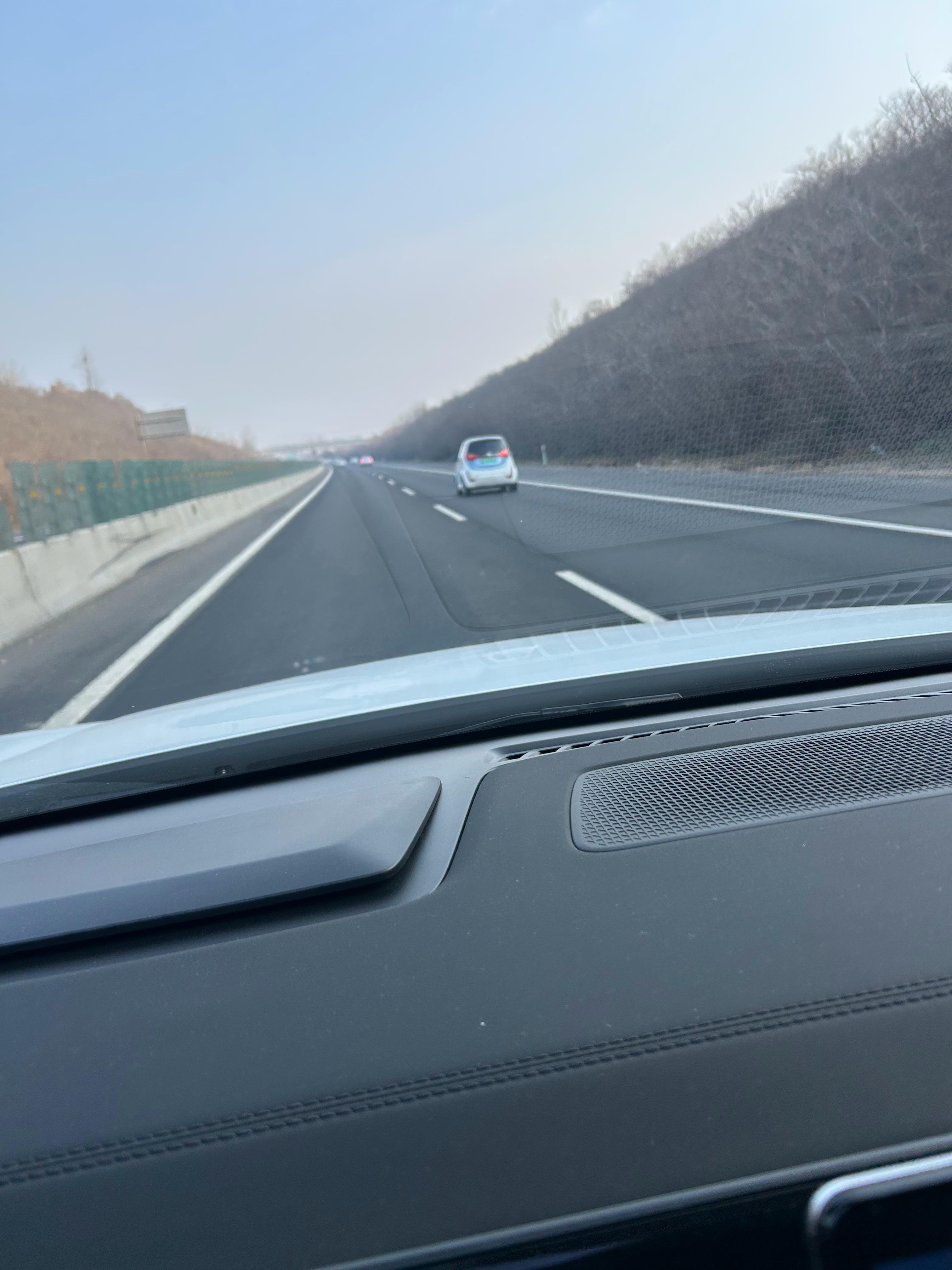 移动路障60-70的时速！大货车一过就不稳！电动车