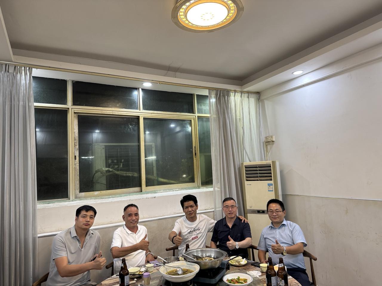 七年后故友重逢，忆往昔岁月峥嵘
