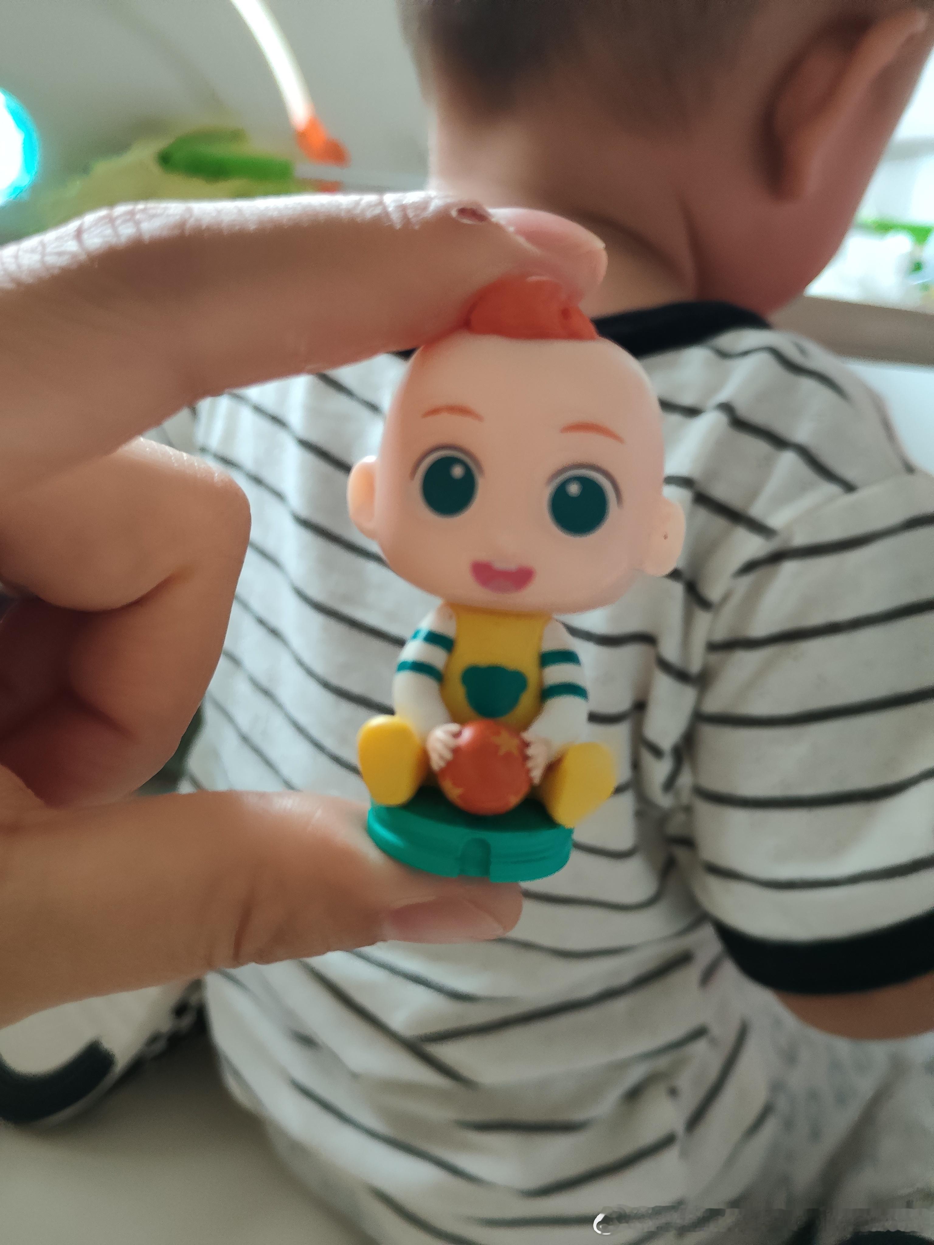 早上笑笑看到了jojo 真是好久不见啊然后就热情地把jojo脑袋揪下来了我在现场