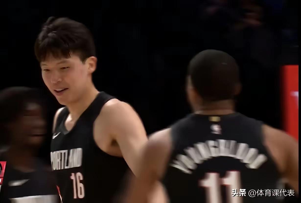 上场9分钟，2投2中得4分3板，还有一个强硬的扛着两人篮下打成的2+1（罚篮未牛