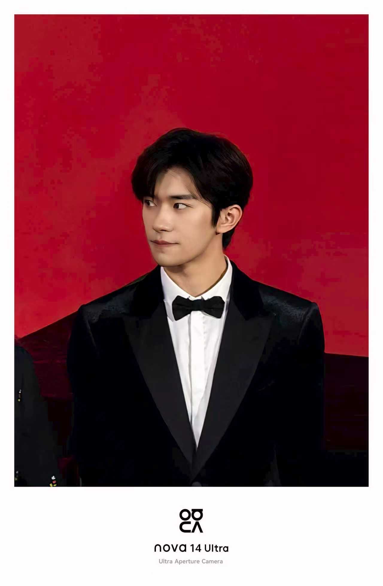 论红毯的表现力，还得看易烊千玺，全黑西装 look 沉稳大气。nova 14随手