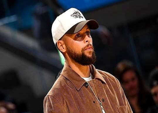 库里这膝盖，真有点邪门儿了！

官方刚宣布，还得再歇至少5场，10天后重新评估。