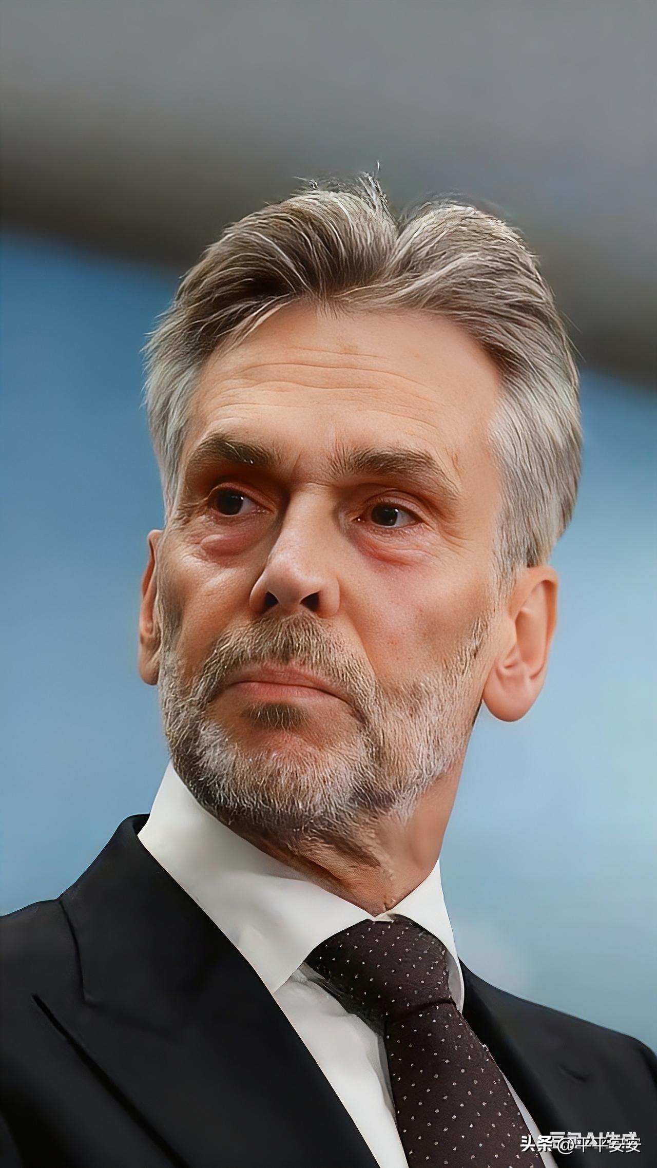 11月7号荷兰经济部长卡雷曼斯宣布，荷兰已收到东方大国关于经贸协议的通知，打破了