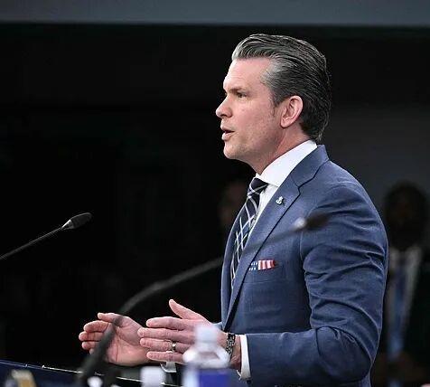 当地时间19日，美国国防部长赫格塞思与美军参谋长联席会议主席丹·凯恩就美国和以色