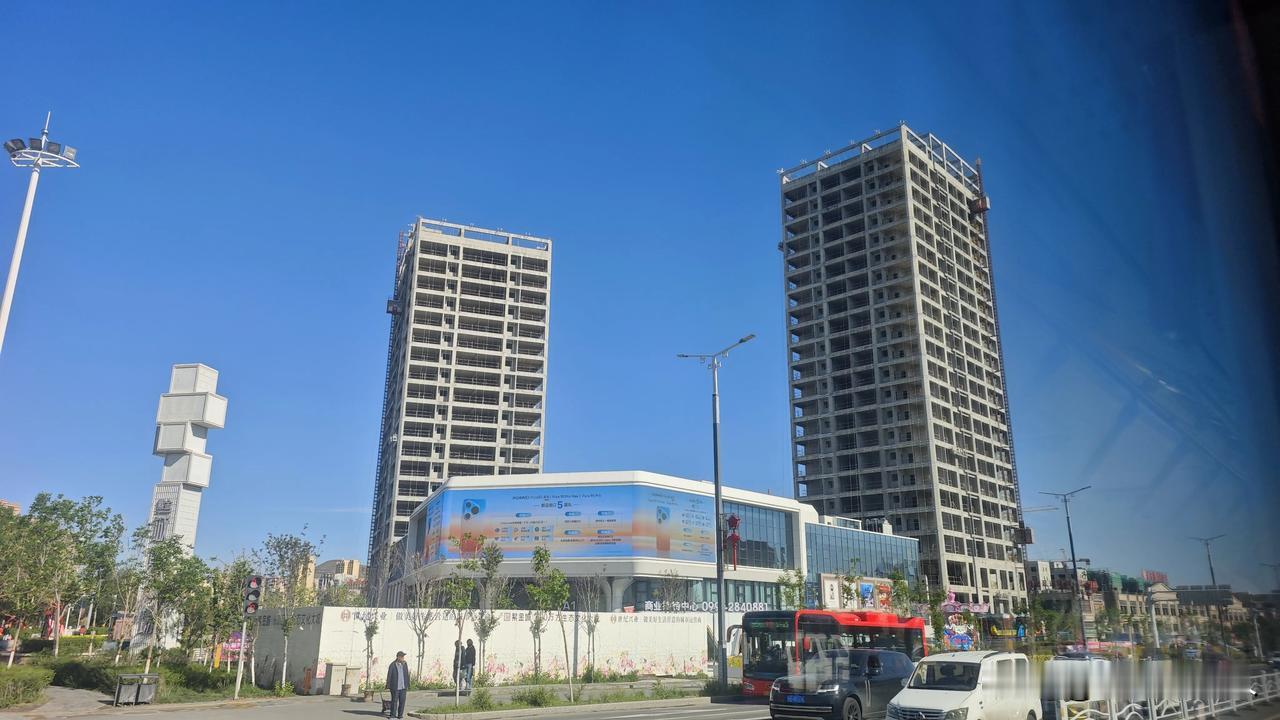 兵团金融科技园，紫金城市广场，紫金天桥，三个项目是今年紫金城比较出彩的项目，再过