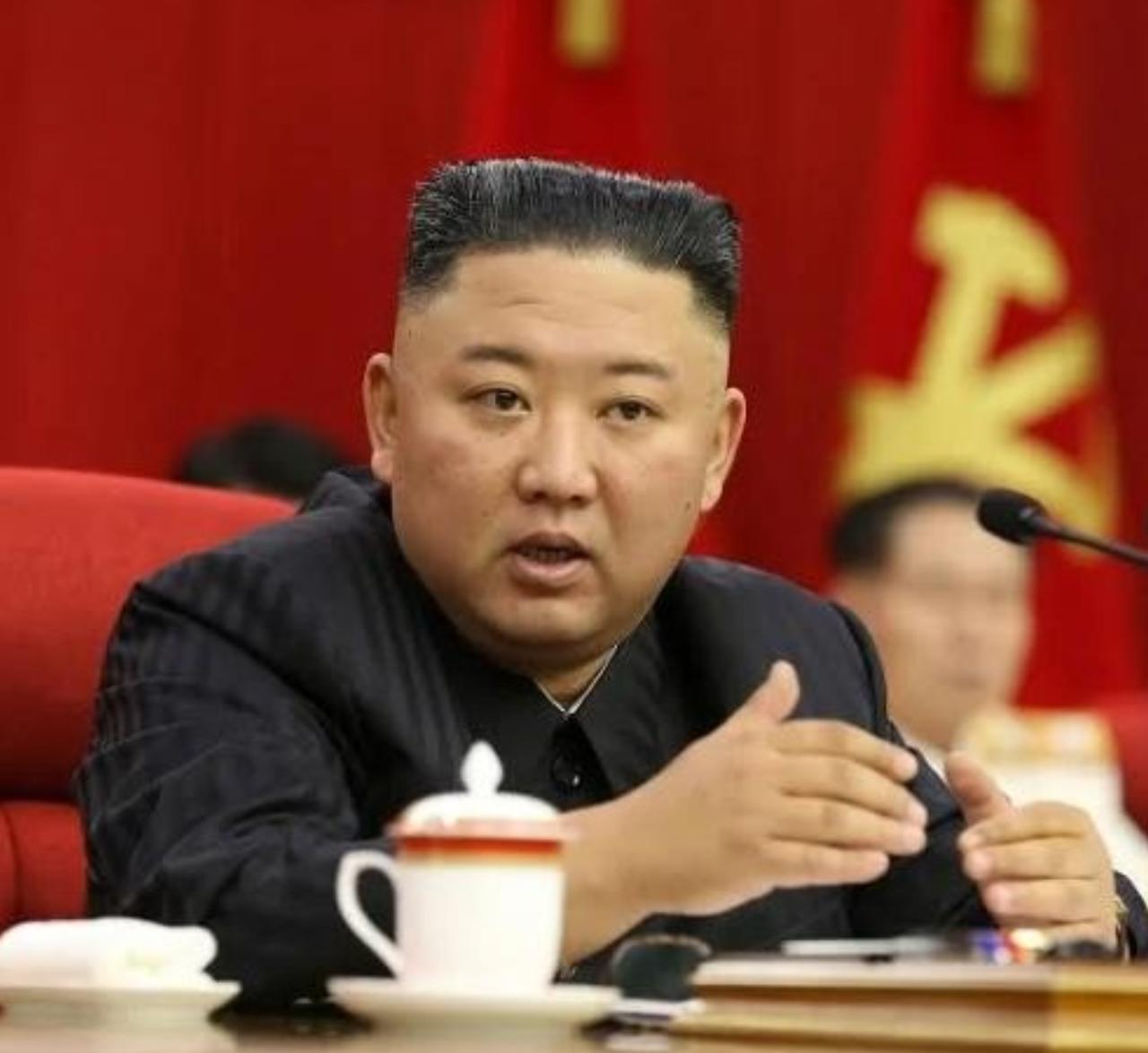 特朗普正盯着伊朗猛炸，金正恩突然连出两记重拳！

中东方向的硝烟还未散去，特朗普