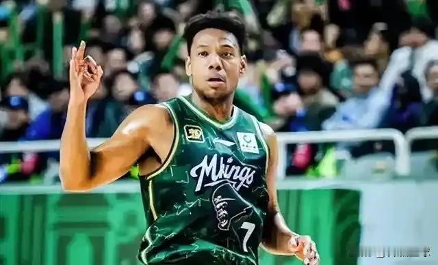 强援加盟！NBA球员市场开放首日，包括詹姆斯伦纳德等明星在内的多个球星离队的消息
