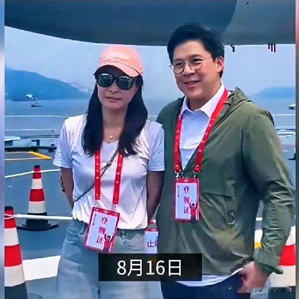 郭晶晶霍启刚送13岁儿子霍中曦参加军事夏令营这事儿太赞了！照片里，霍中曦穿军装阳
