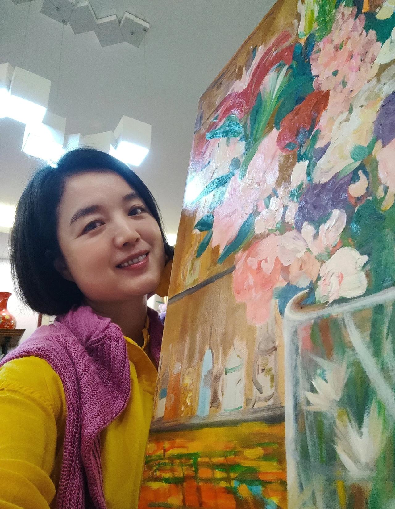 歌手白雪晒绘画作品，这就是所谓的才女吧！又会唱歌又会画画，关键是都做的很好。白雪