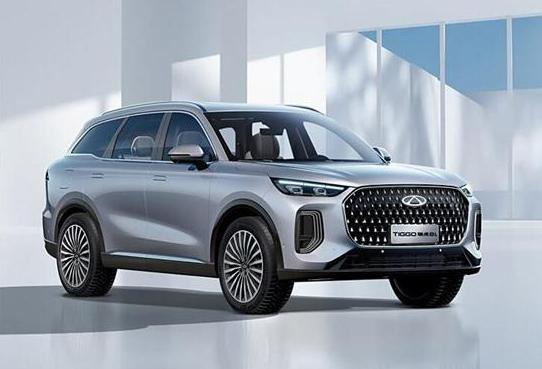 据悉，奇瑞瑞虎8L将于8月8日上市。外观方面，新车将采用最新设计语言，前格栅内部