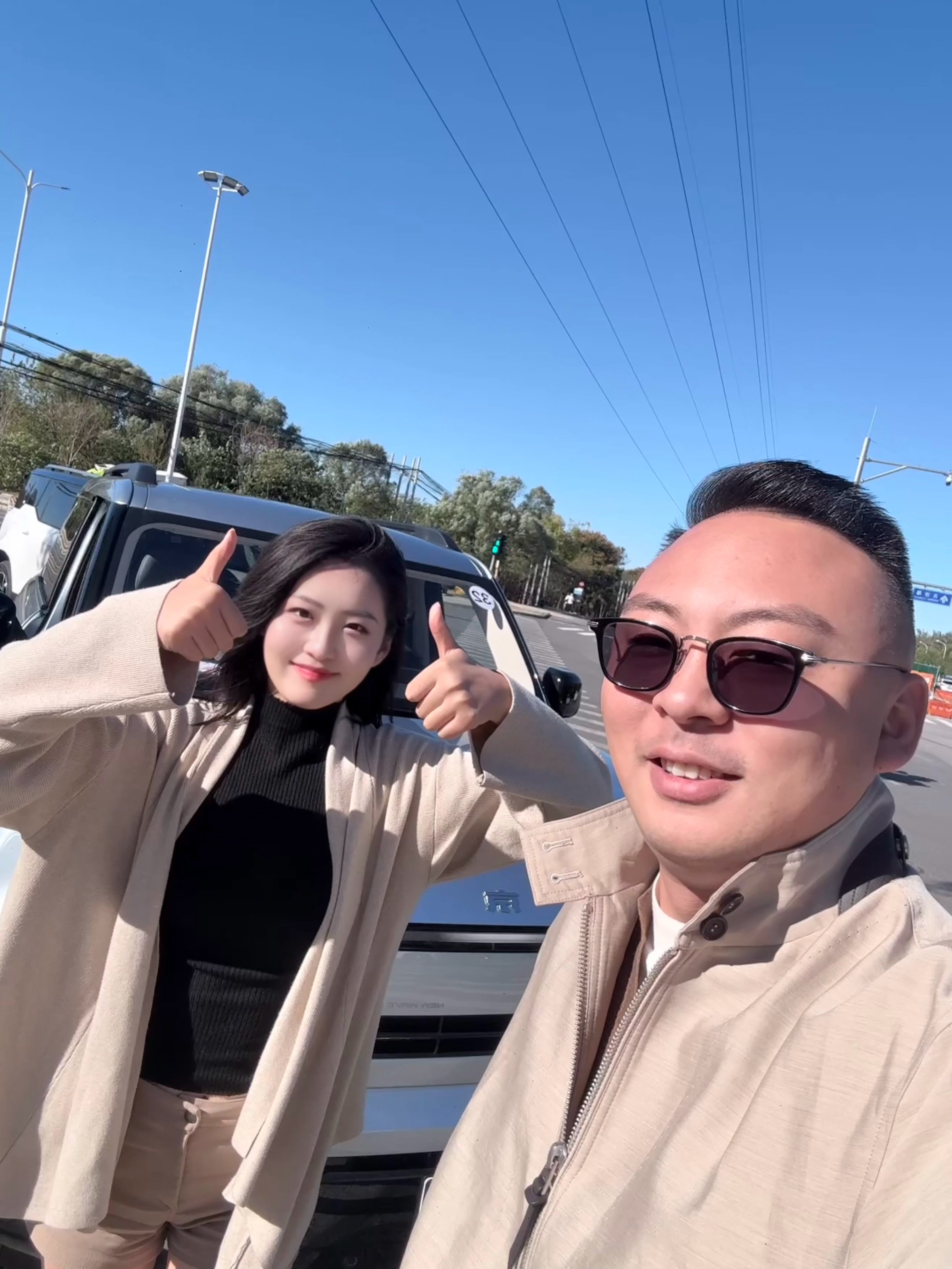 一不小心偶遇姚老板[yeah][yeah]一不小心坐上姚老板副驾[鼓掌][鼓掌]