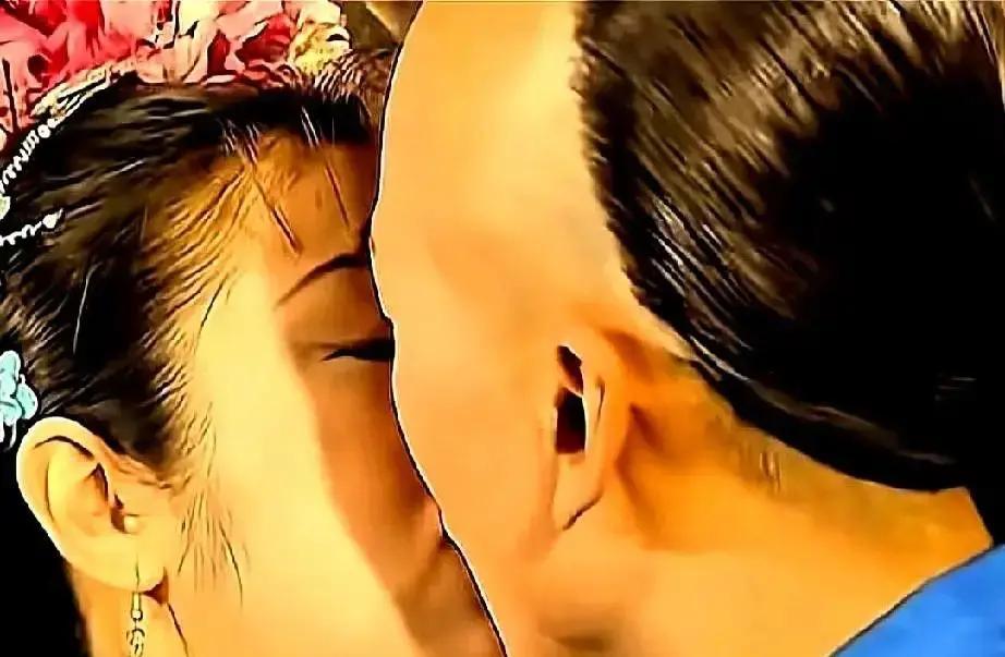 “山无棱”名场面，其实是大型翻车现场。
 
导演临时加码：吻得狠！林心如一慌，直