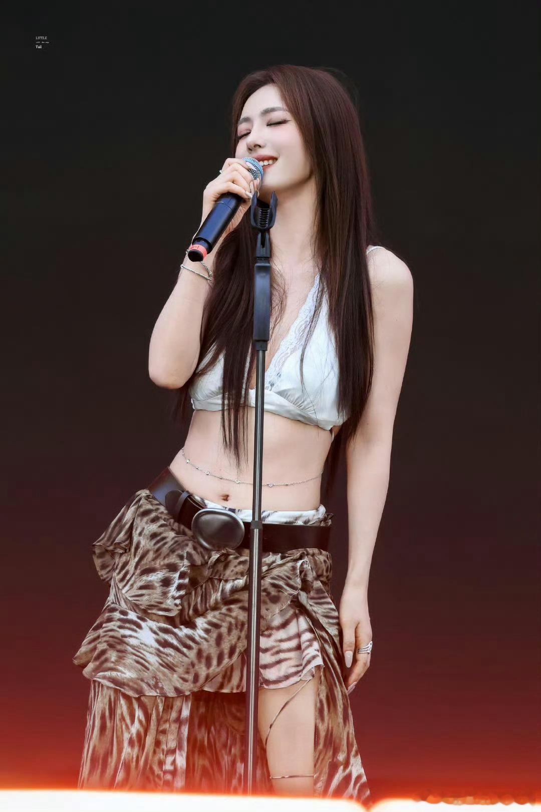 蔡文静真觉得中国人能飞蔡文静演我机场找不到司机蔡文静反差感好足，前一秒畅想飞天下