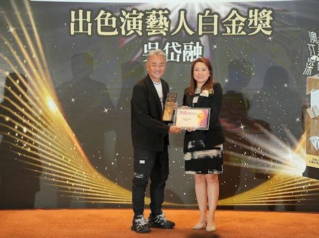 现年65岁的吴岱融入行40年，拍过无数影视作品，深受世界各地的影迷爱戴，而他除了
