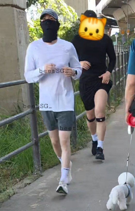 闵玧其  被偶遇跑步的全副武装小猫©️logo