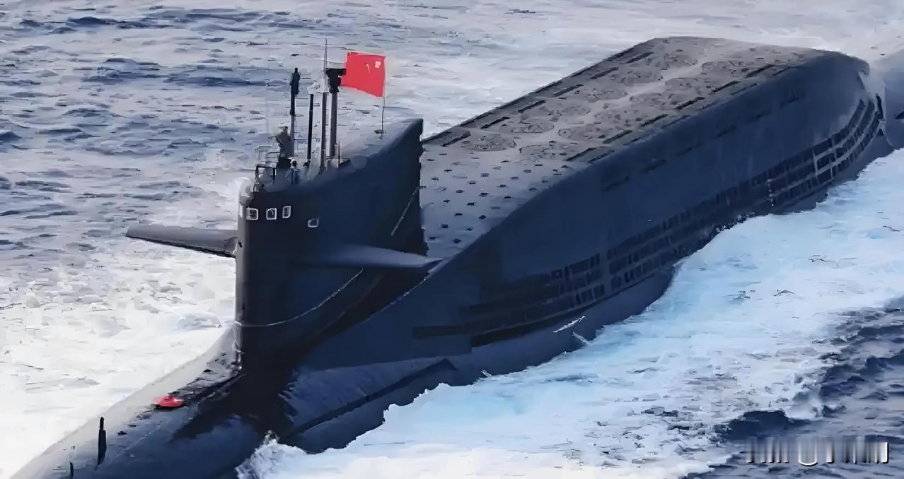 大国重器！
094核潜艇首次曝光
建军节，一起来为我们军人们点赞！
    昨天