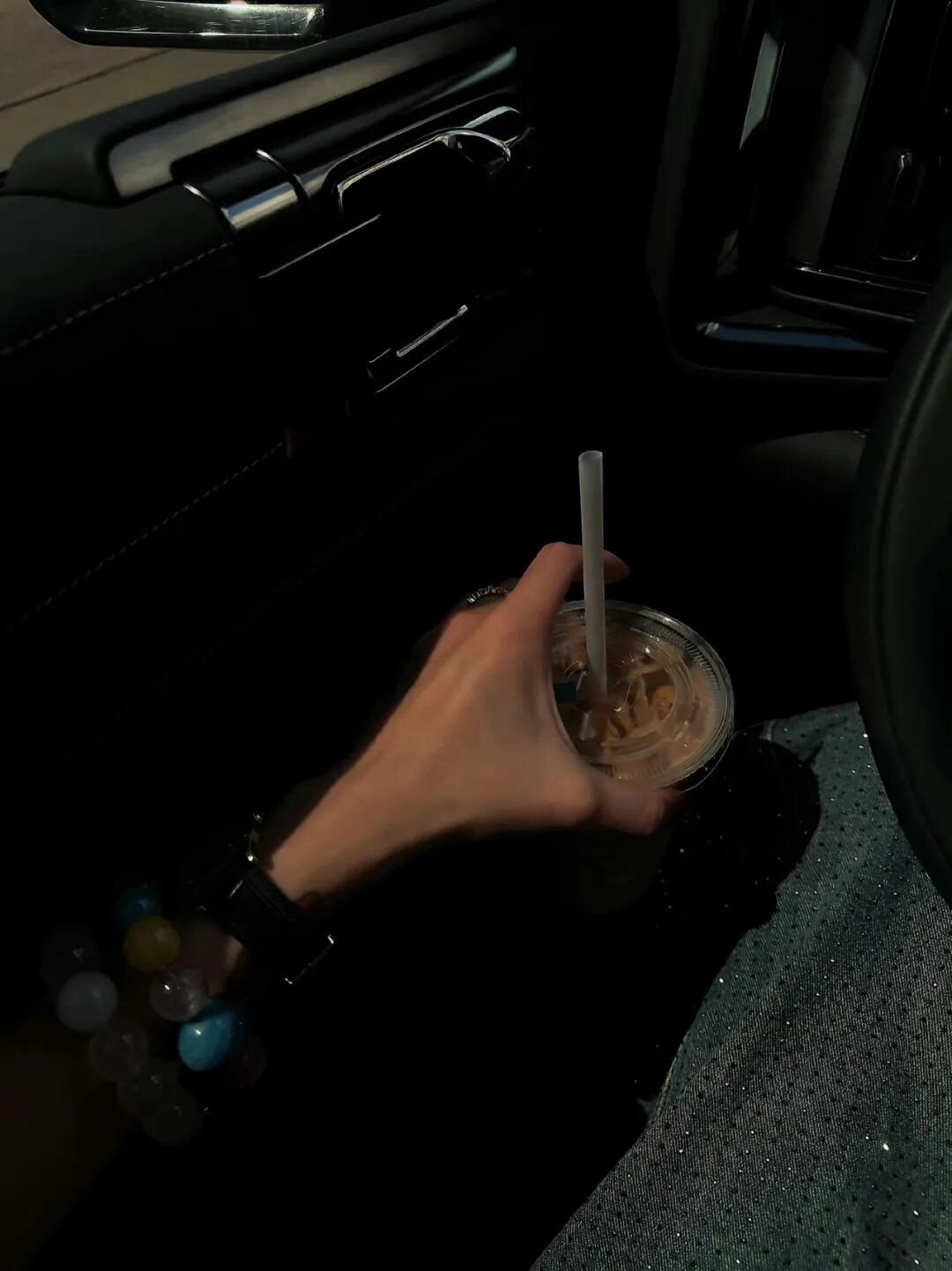 我不想再遇这么多的露水情缘 我只想奇迹般的遇见一位觉得我可爱的人 维持一段永久的