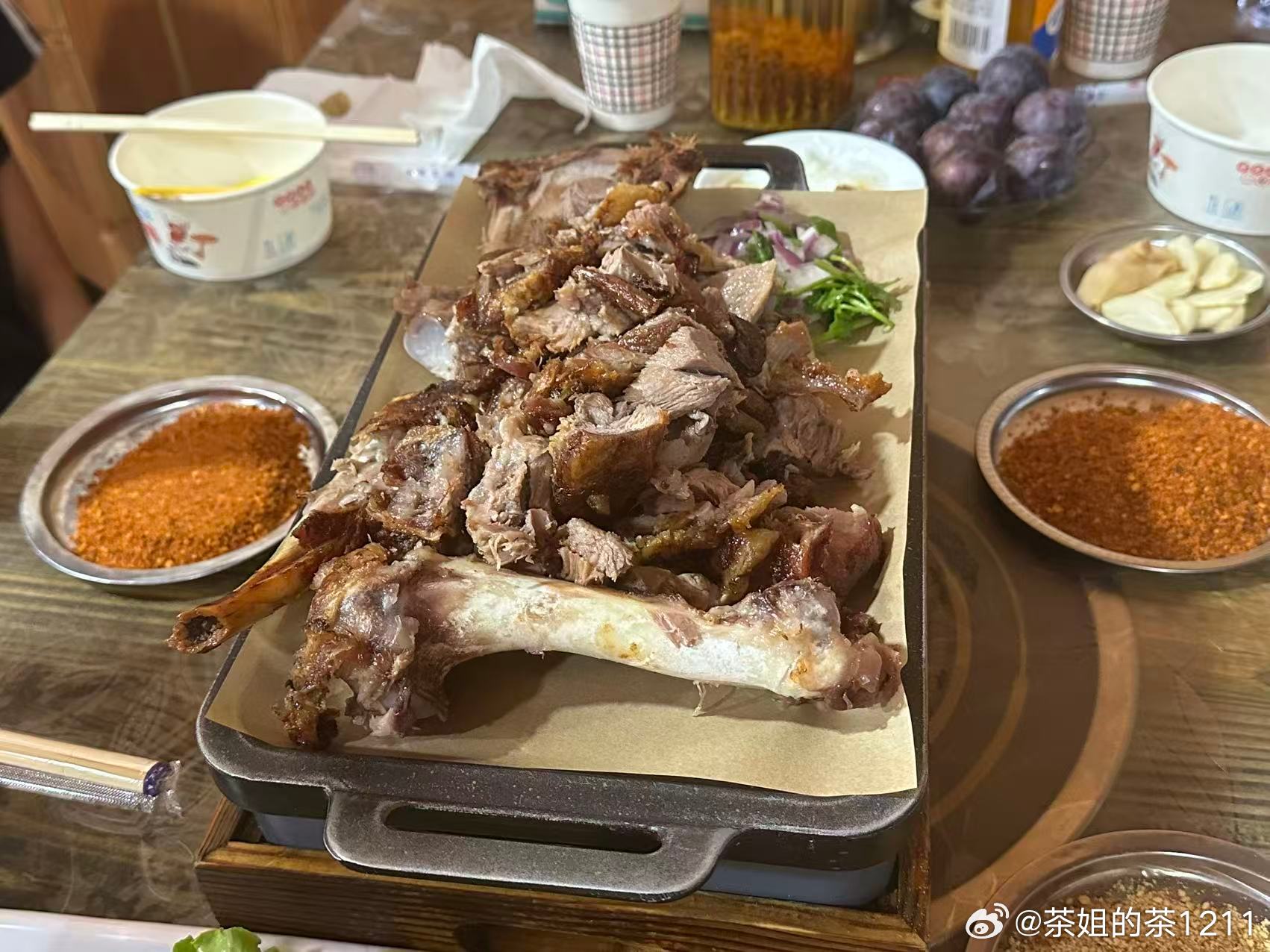 我的天哪，我看我家霸总今天早上发的图片，明显的脸上都长肉了，本来高三就肥了二十斤