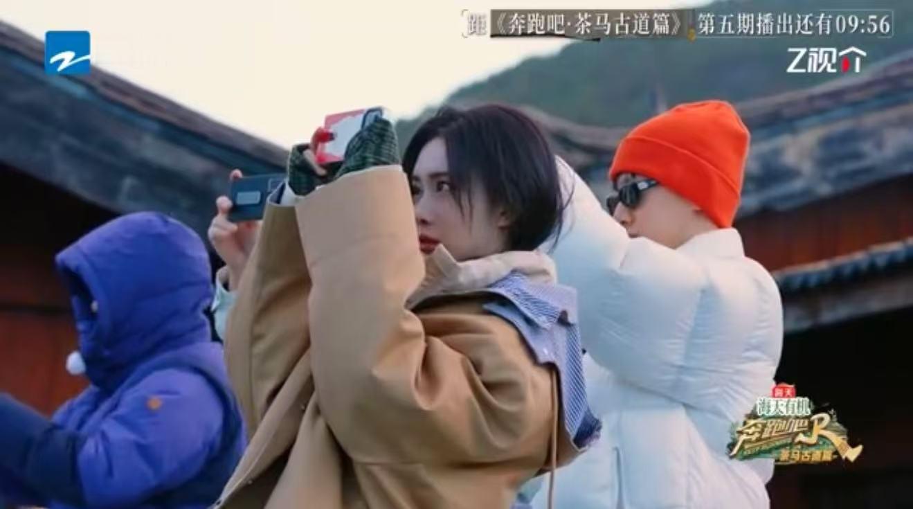 孟子义给李昀锐拍日照金山合影  看到李昀锐的日照金山合影，一看就知道是孟子义给拍