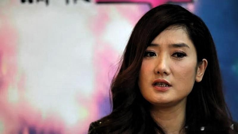 我研究了凤凰传奇20年分账模式，才发现最高明的不是玲花，而是只唱几个词的曾毅。