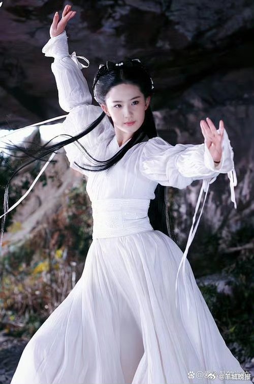 【哪位古装剧女主让你一眼万年？】有人爱温婉端庄的大家闺秀，一颦一笑都是古典韵味；