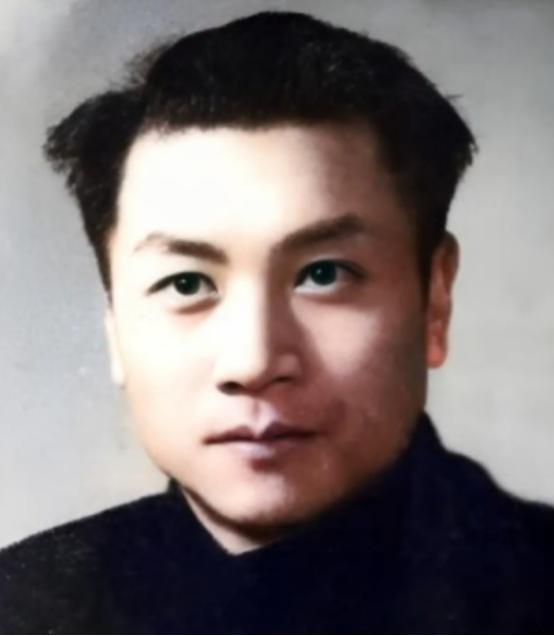 1944年，一地下党入狱后被汉奸认出，只好求狱友将他勒死，没想到，将死之时，他却