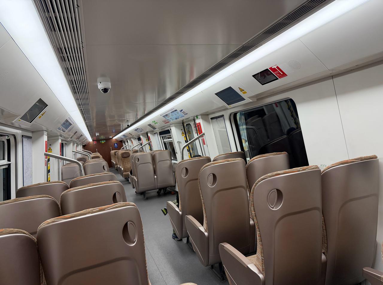 对，这是深圳地铁，全国独一份 ​​​