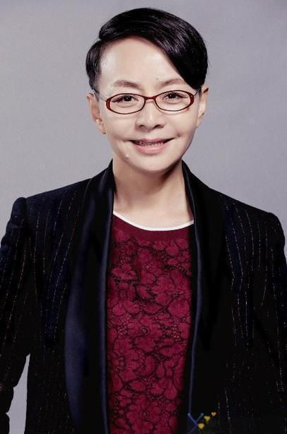 宋丹丹一直认为自己是犹太人后代，因为她小时候时皮肤煞白、头发金黄，不像中国人，她