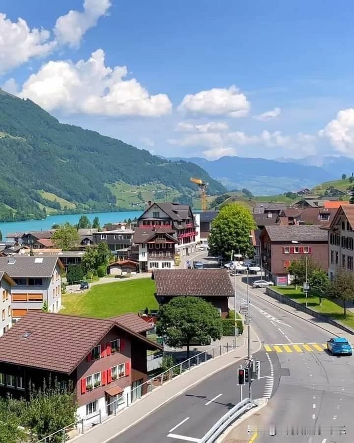 现在上海楼市博弈的太激烈了。
上海楼市里面看空的人和看涨的人双方博弈的要比北京楼