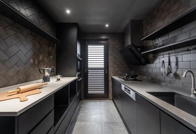 115㎡现代工业风，极简的毛坯风，高级灰的配色，效果很独特