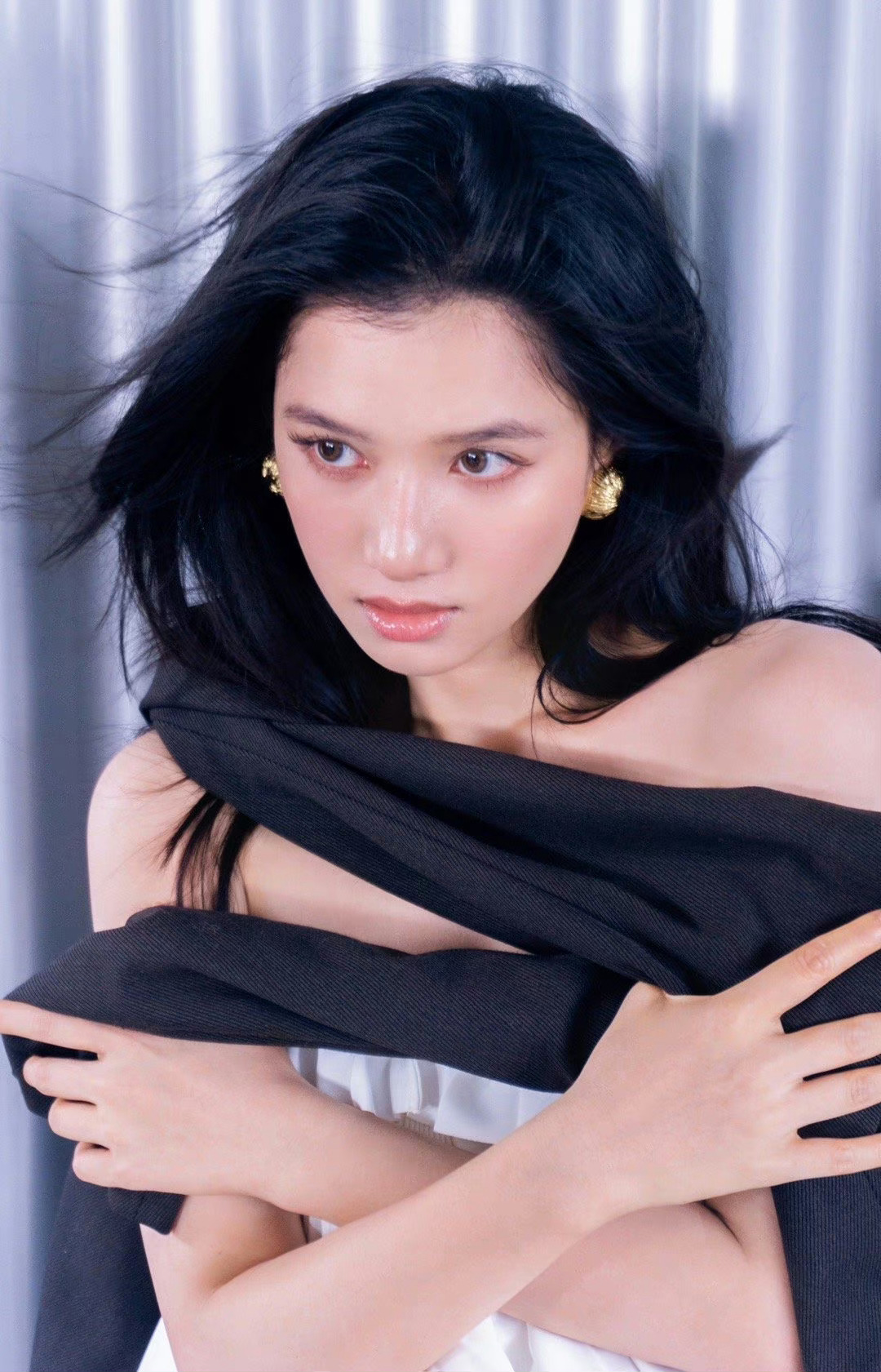 张婧仪可塑性好强，张婧仪这气质，说是大学教授我也信，文化气息都快溢出屏幕了！ ​
