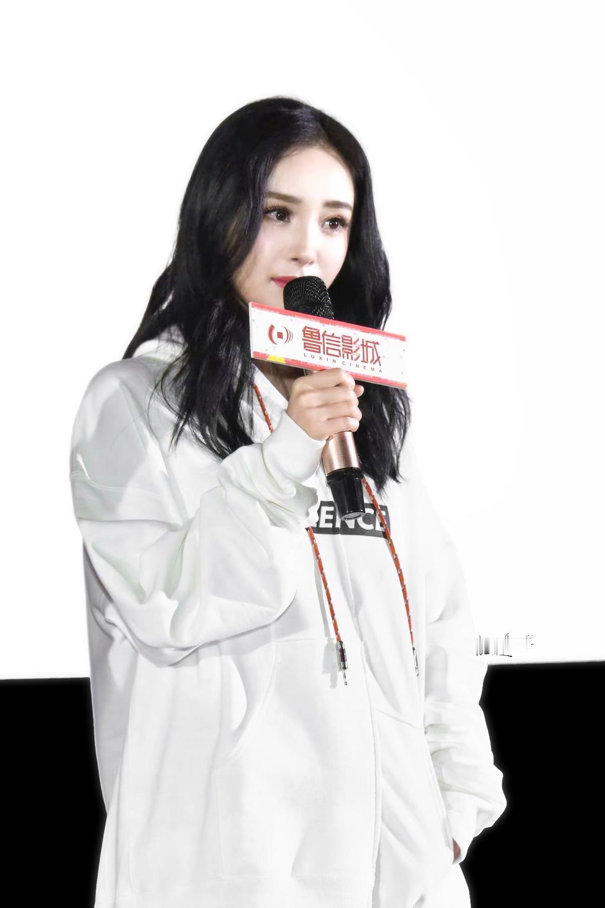 杨幂杨幂冯娷💚杨幂冯湮儿💚杨幂江山大同 我浅薄认识里能想到最美好的画面，莫过
