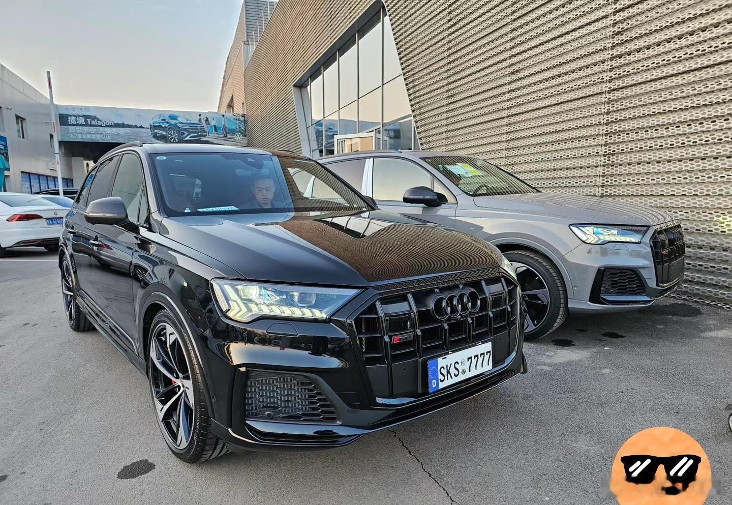 SQ7 喜欢灰色还是黑色？[思考]我喜欢黑色的[坏笑] ​​​
