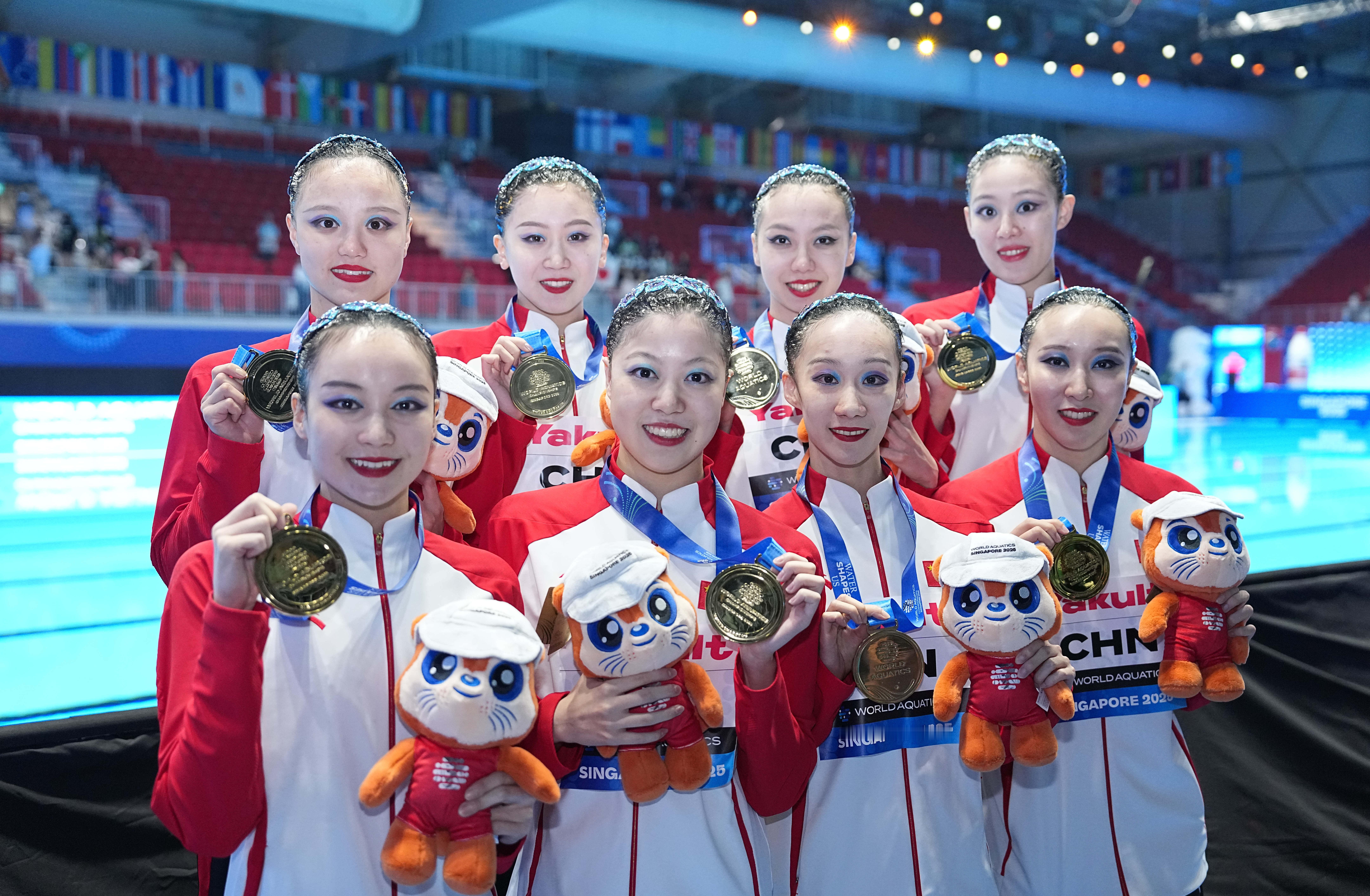中国花样游泳队的硬实力，在拿到了集体自由自选冠军之后，又力压传统霸主俄罗斯队，夺