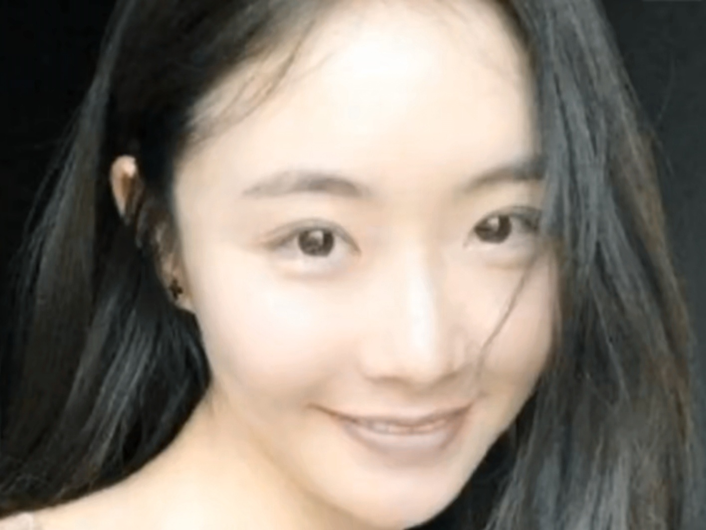 我认为这是整件事最大的讽刺！陈露拿到的无犯罪记录证明，在法律上只说明没有经过法院
