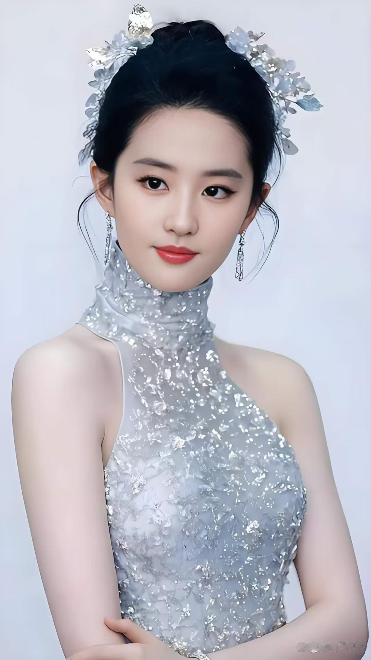 刘亦菲这组全屏生图也太绝了！每一帧都精致到无可挑剔，真的忒好看了吧，直接美到心巴