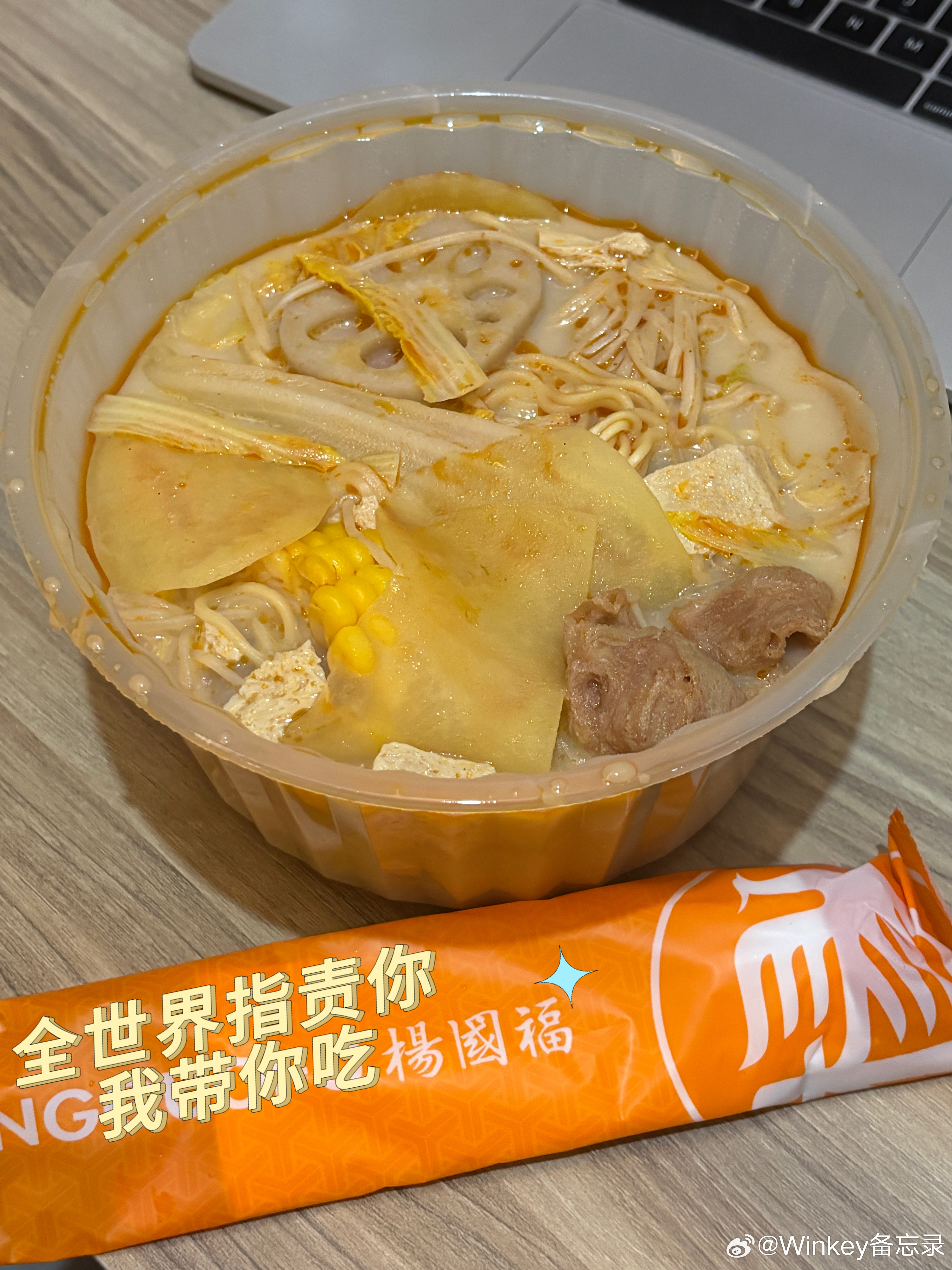 才发现 给照片配文是对回忆的第二次留痕 