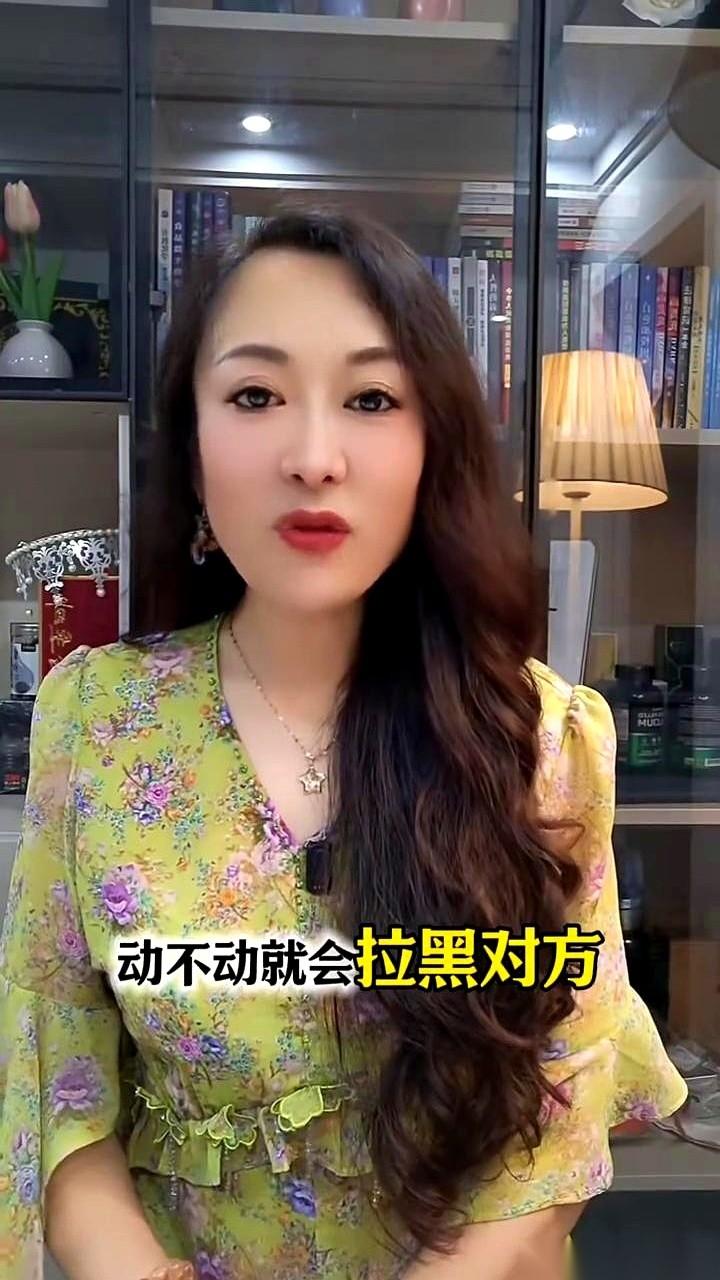 拉黑。删除。
然后又像做贼一样，悄悄从黑名单里把人给放出来。
这套操作，是不是熟